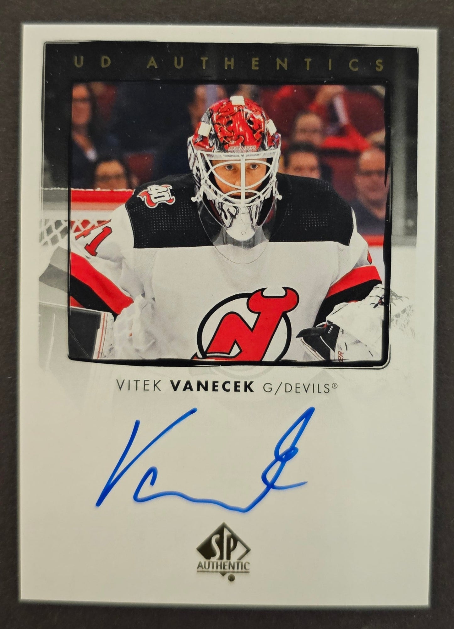 Vitek Vanecek UD Authentics Auto - 2022/23 SP Authentic